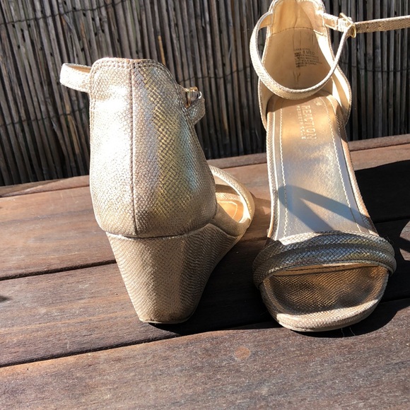 Wedge sandal - Picture 2 of 2